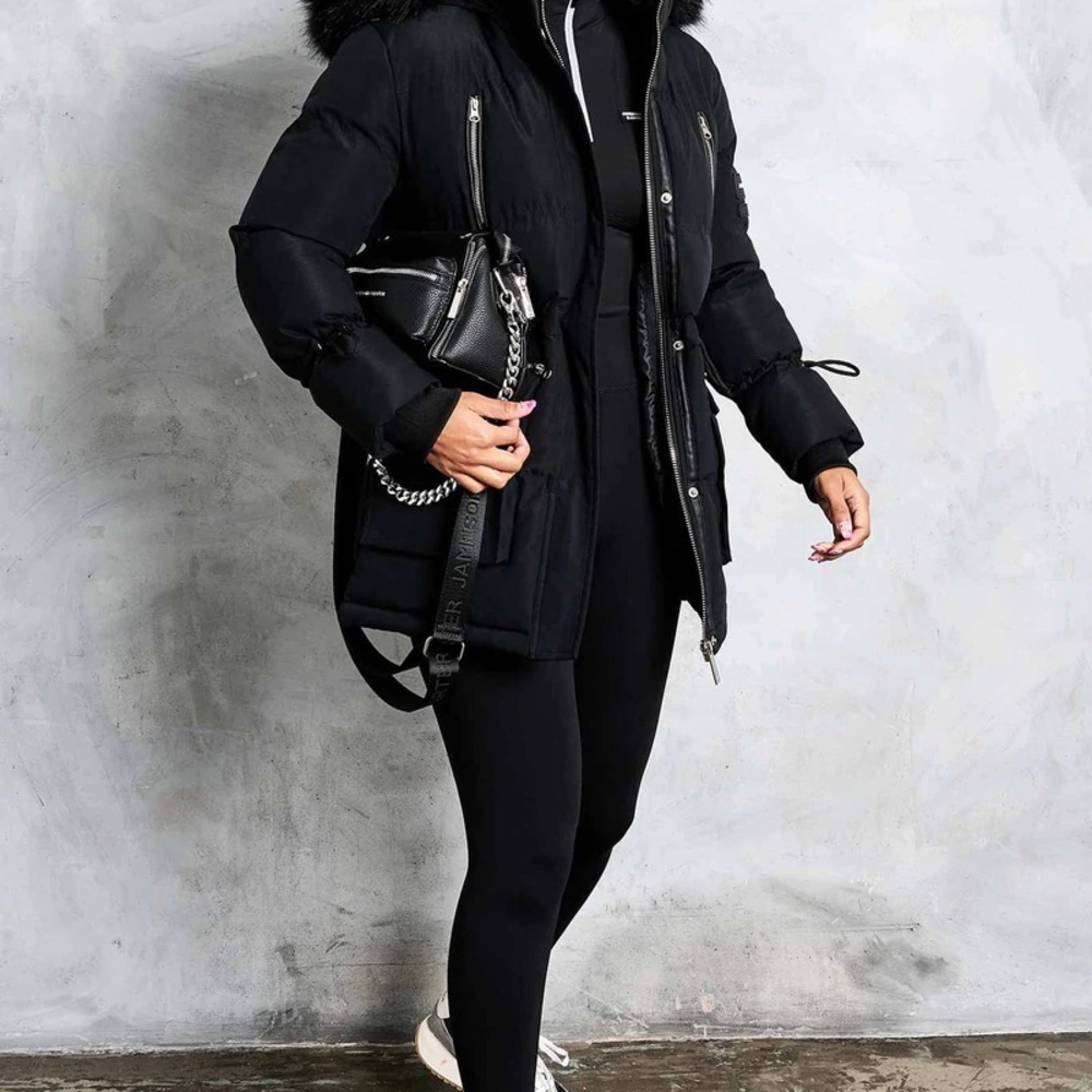 MK Michael Kors Black puffer 3/4 coat k/ gold details and black faux fur hood